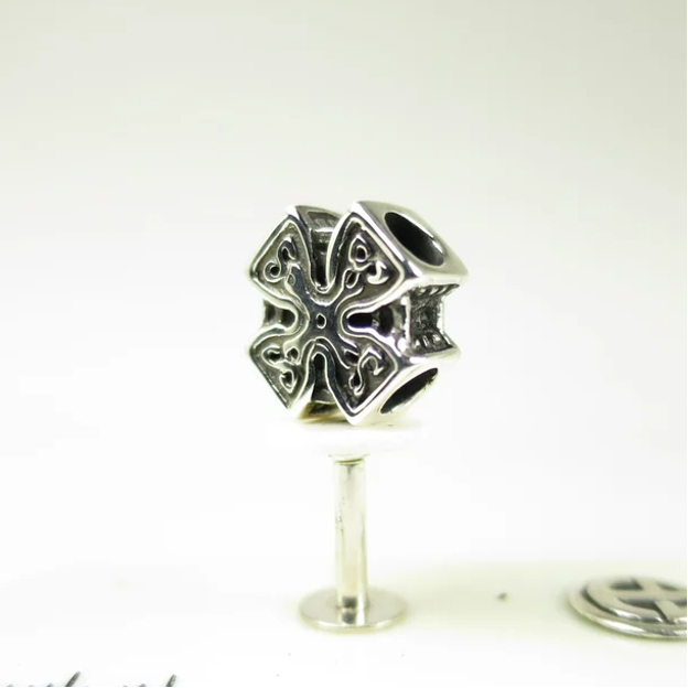 Eske Storm Celtic cross