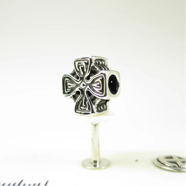 Eske Storm Celtic cross