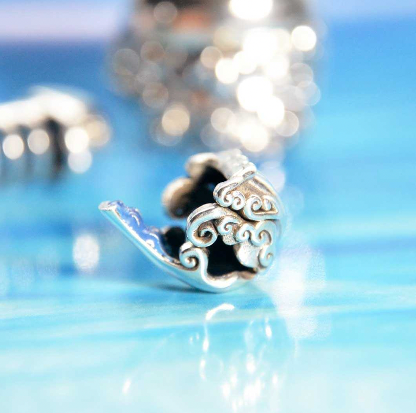 Moress -Heartwave Bead - A pair