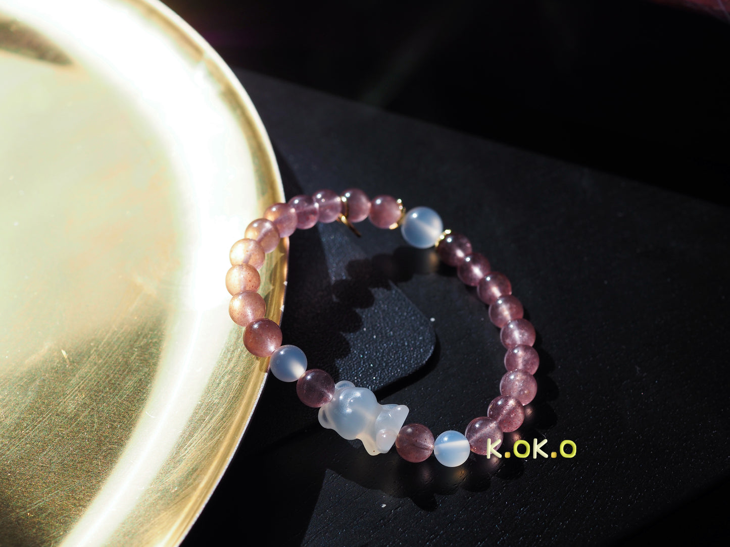 KOKO Strawberry , White carved agate bear, White chalcedony 14-17cm