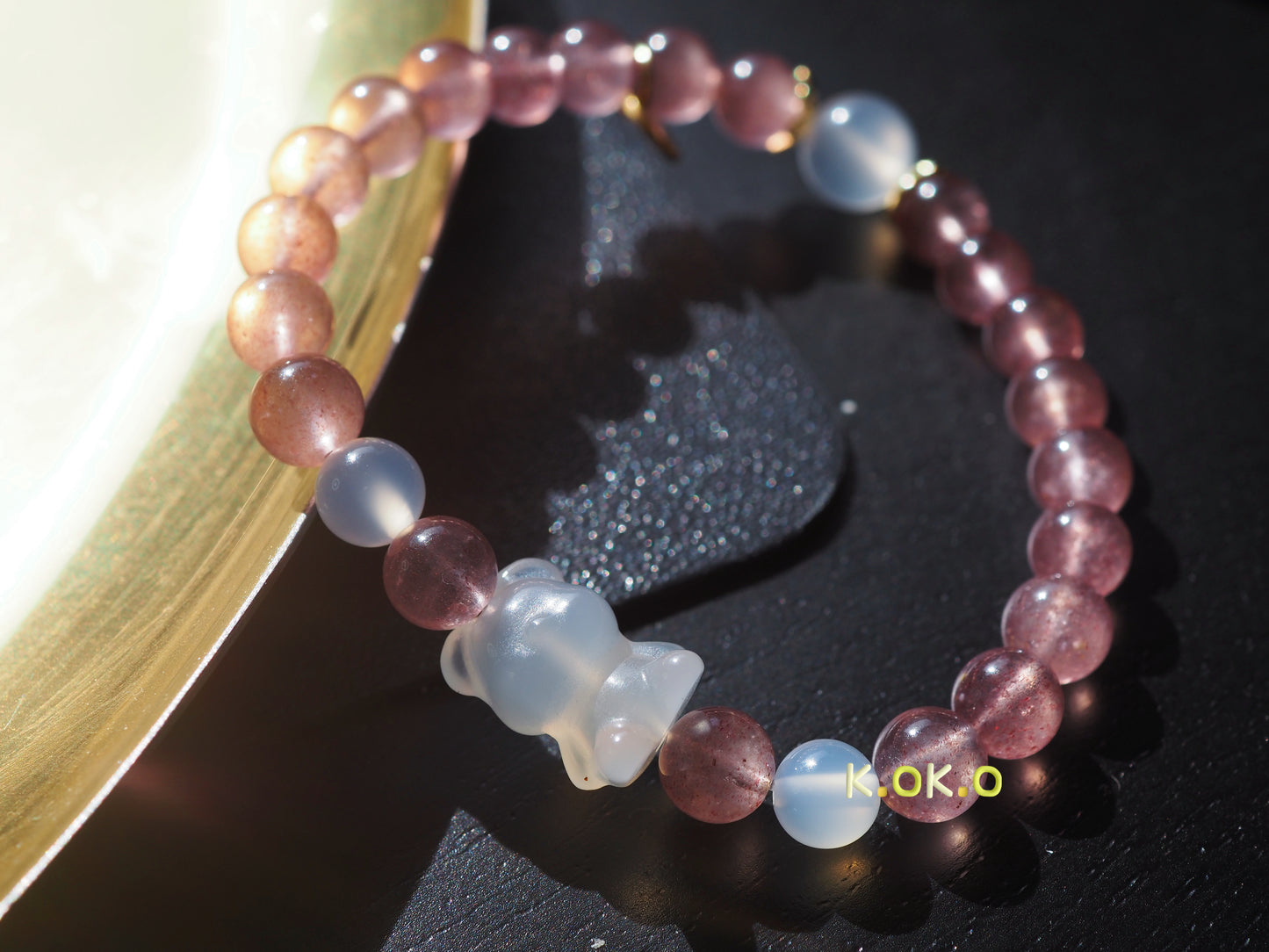 KOKO Strawberry , White carved agate bear, White chalcedony 14-17cm