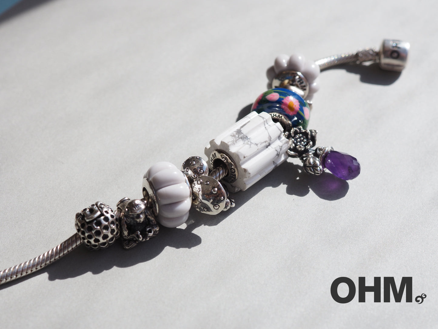 OHMnique - Column Howlite