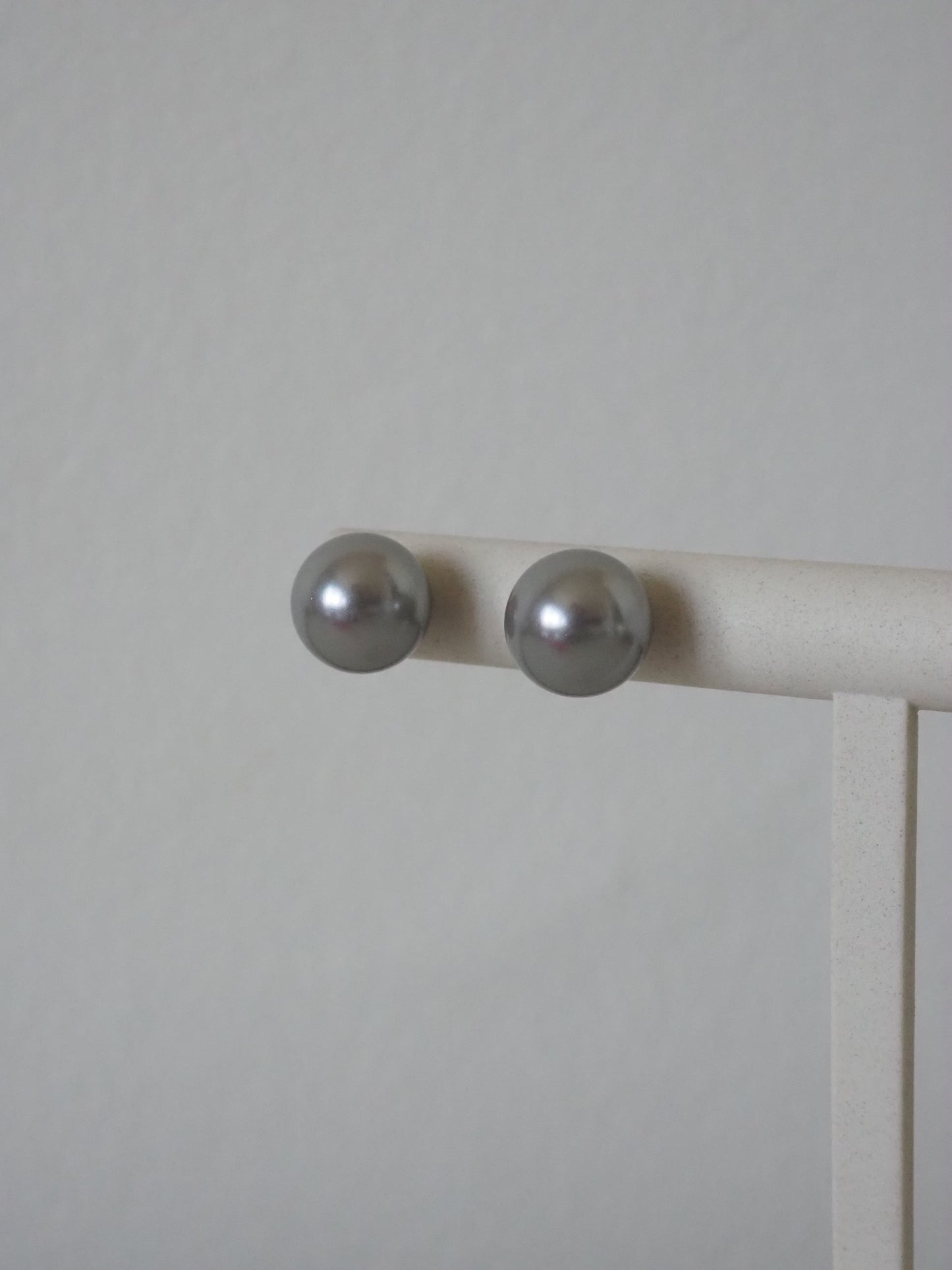 KOKO - Edison‘s Pearl Night Grey earing 8mm