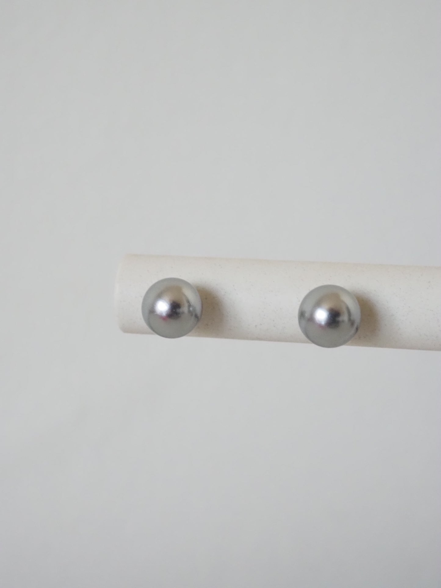 KOKO - Edison‘s Pearl Night Grey earing 4mm