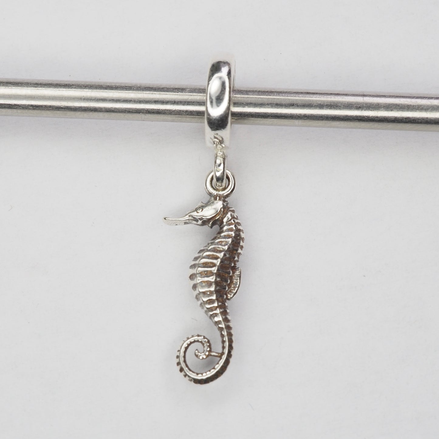 Melina - Small seahorse dangle