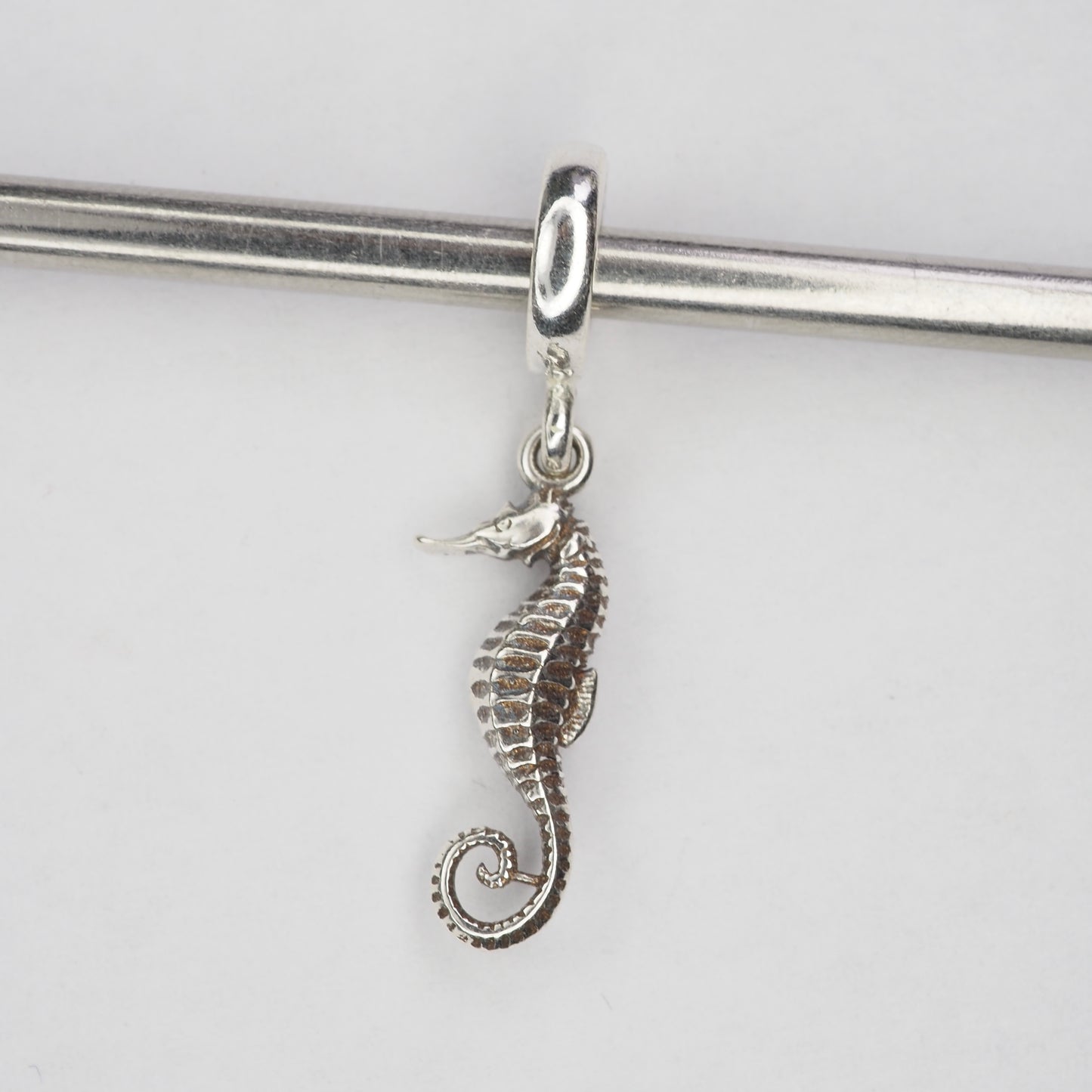 Melina - Small seahorse dangle