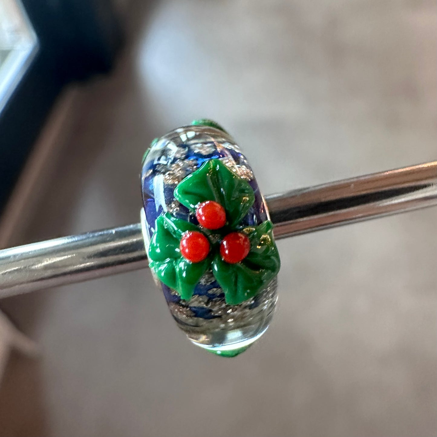 Elfbeads Holly Leaves Golddust