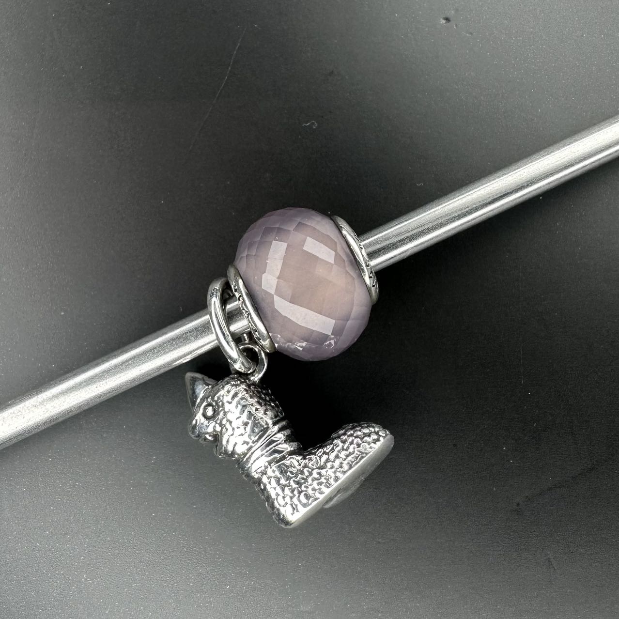 PRAAN Grey Chalcedony