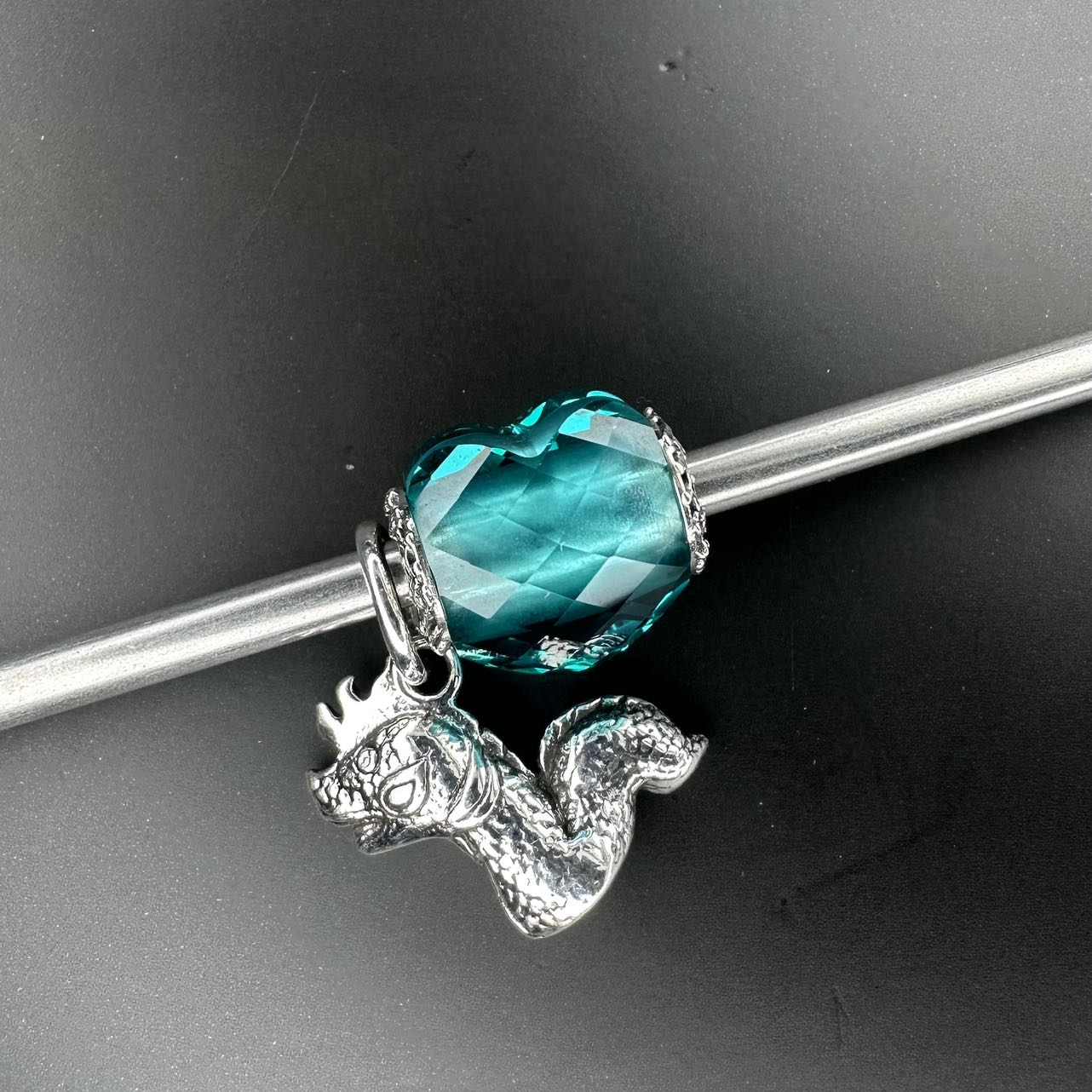 PRAAN Sweet Pea Heart Charm