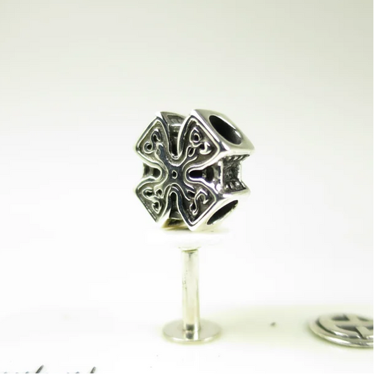 Eske Storm Celtic cross