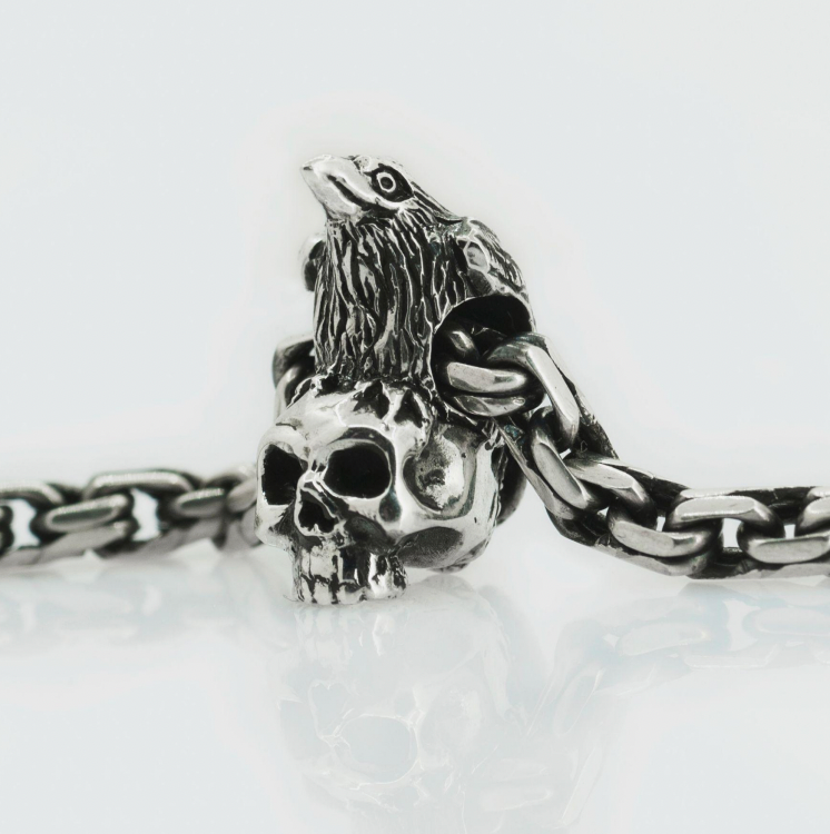 Midgard Bead Raven on Skull