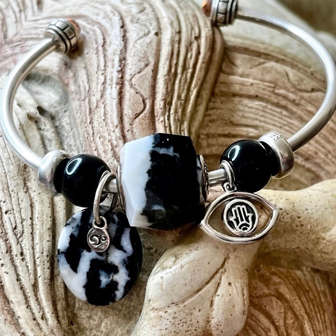 OHMnique - OROQ Pendant (Zebra Jasper)