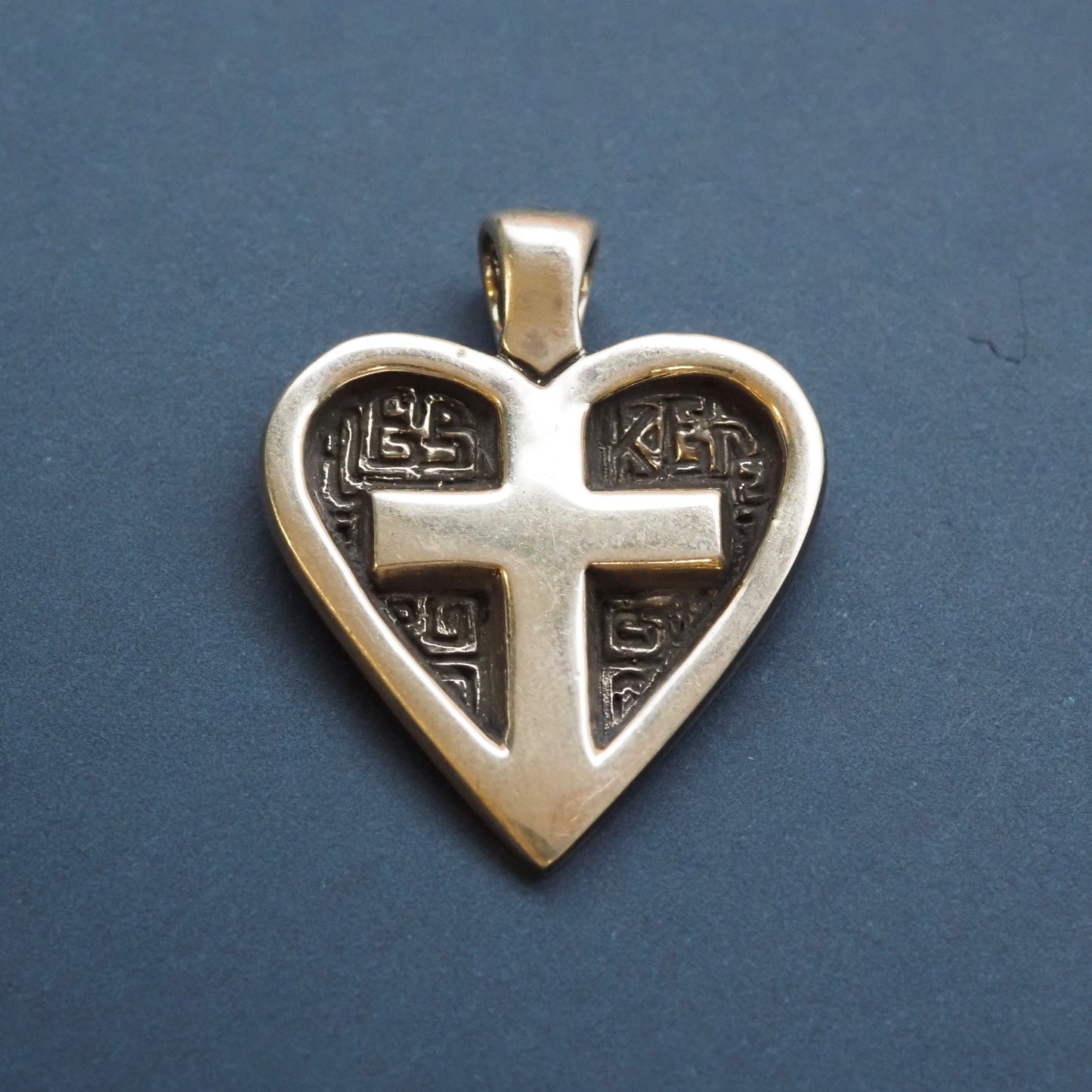 Eske Storm Heart Cross