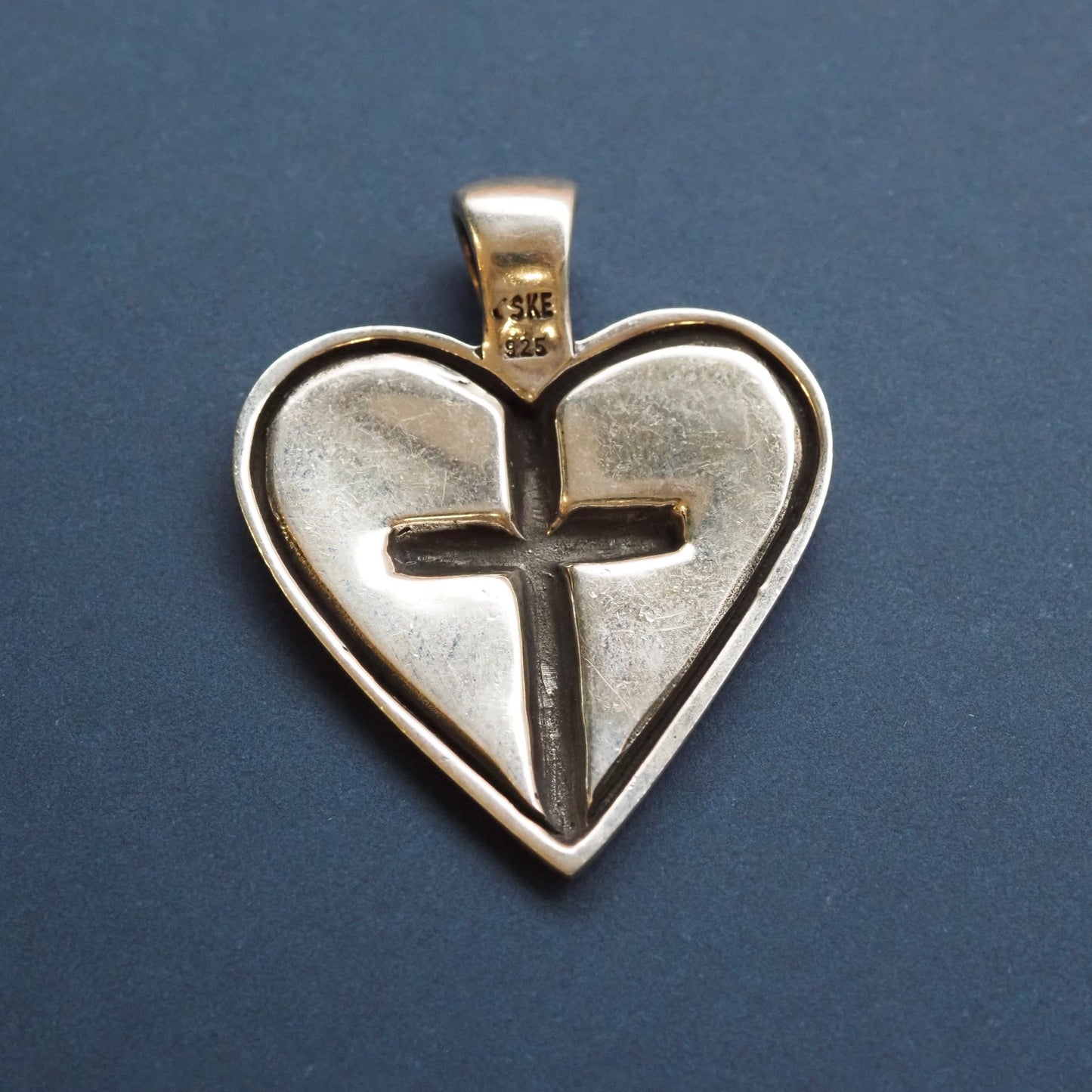 Eske Storm Heart Cross