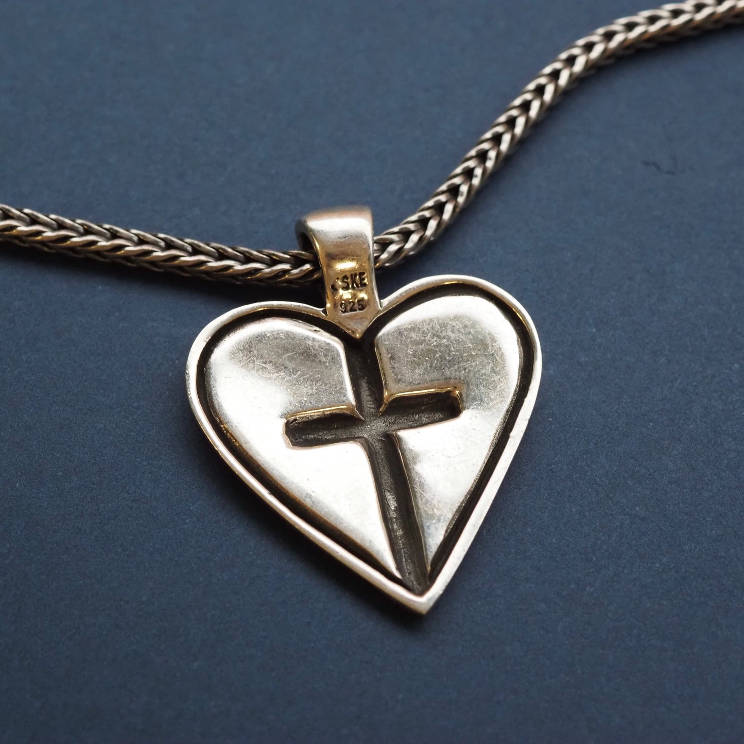 Eske Storm Heart Cross