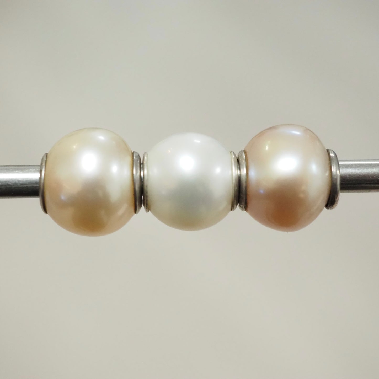 Trollbeads White Pearl and Rose Pearl