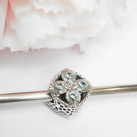 PRAAN The Element Peacock Feather