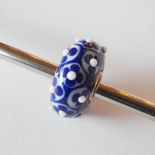 Ogerbeads - Delft Blue Flower Dots Dark