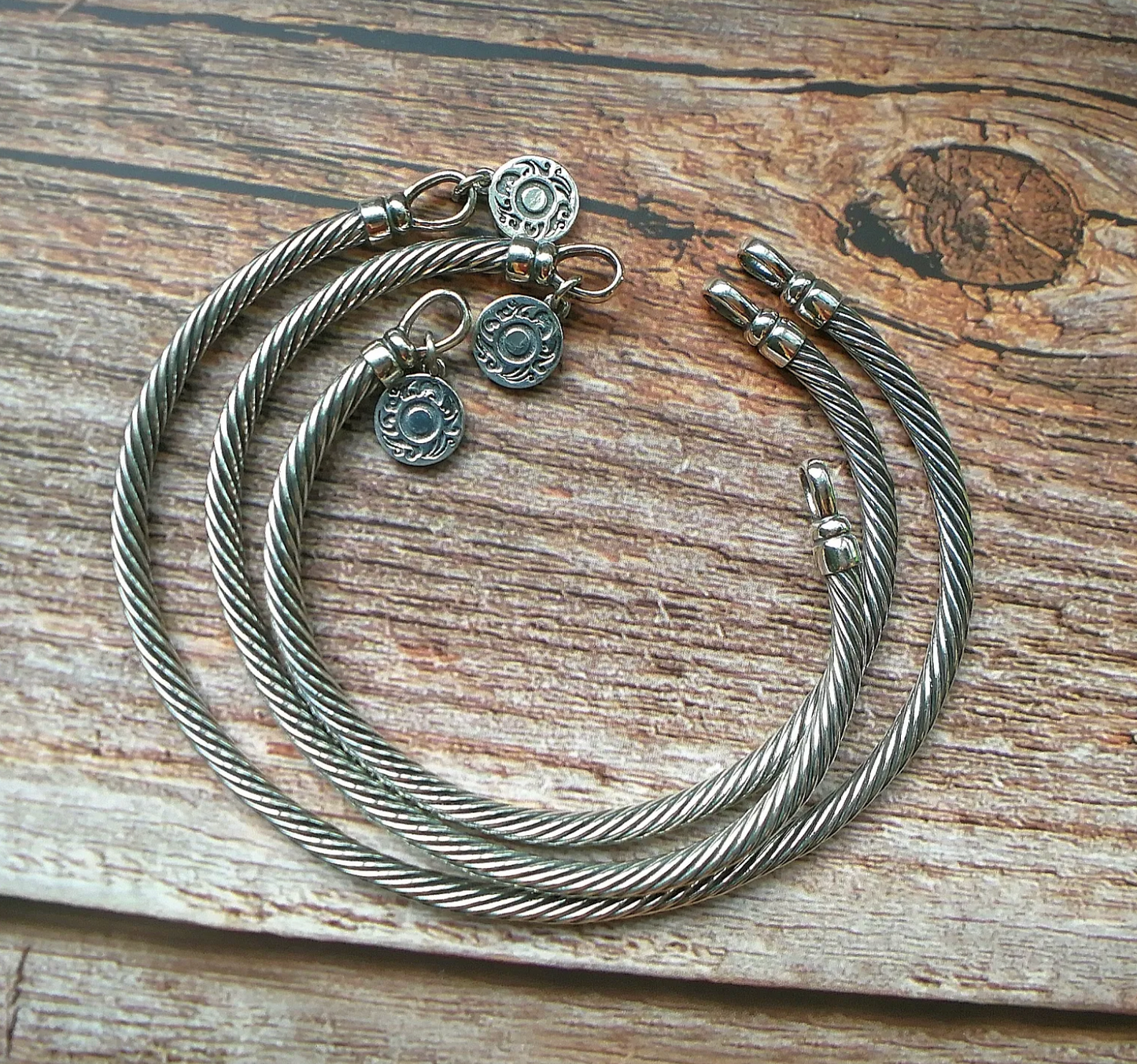 TPOA Twisted Alternate Bangle